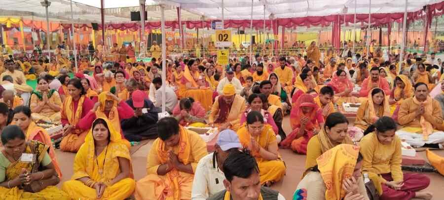 251 Kundiya Maha Yagya,
Symbolic Havan,
Air Pollution,
Delhi,
Gayatri Vishwa Parivar,
Environmental Consciousness,
Tree Planting,
Religious Rituals,
Social Responsibility,

Akhil Vishwa Gayatri Parivar Shantikunj Haridwar,
Dwarka Sector 8,
Lamp Lighting,
Zero Pollution,
Dr. Pranav Pandya Ji,
Shail Didi,
Dr. Chinmay Pandya Ji,
Green Initiatives,
Sustainable Practices,
Religious Ceremonies,
Community Events,
Delhi News,
Environmental News,
Social Impact,
Spiritual Significance,

251 Kundiya Maha Yagya Delhi,
Symbolic Havan for Air Pollution,
Gayatri Vishwa Parivar Environmental Initiative,
Green Religious Rituals in Delhi,GRAP AQI,Ministry of Environment,Delhi AQI
