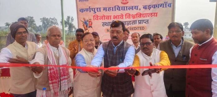 Barkagoan News:कर्णपुरा कॉलेज मैदान में विश्वविद्यालय स्तरीय खो-खो खेल प्रतियोगिता का शुभारंभ