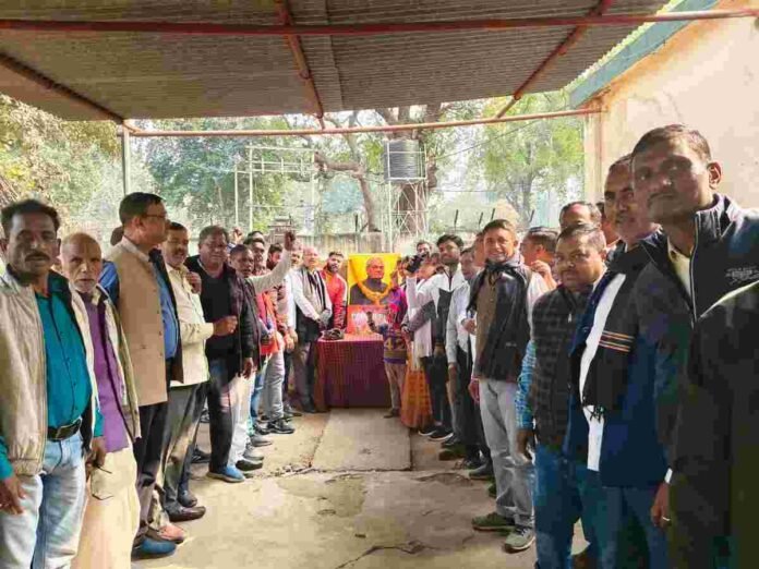 Barhi News : BJP members celebrated the birth anniversary of former Prime Minister Atal Bihari Vajpayee