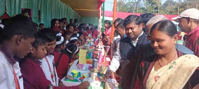 Bishnugarh News: Various scientific explorations were seen in the science exhibition