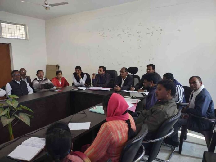 Barhi News: BDO held a review meeting with the head, discussed development plans