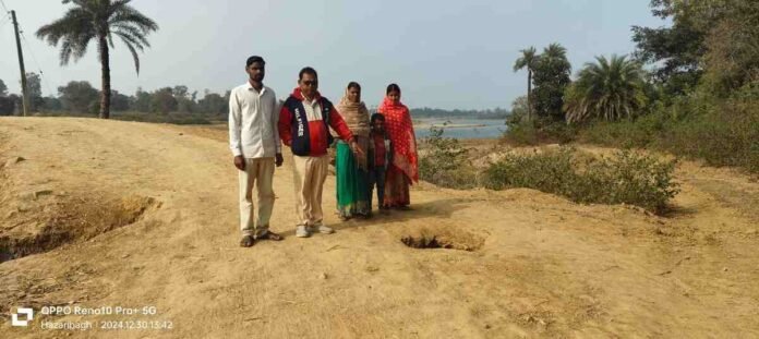 Barhi News: There is no paved road to go to Bendagi Panchayat headquarters