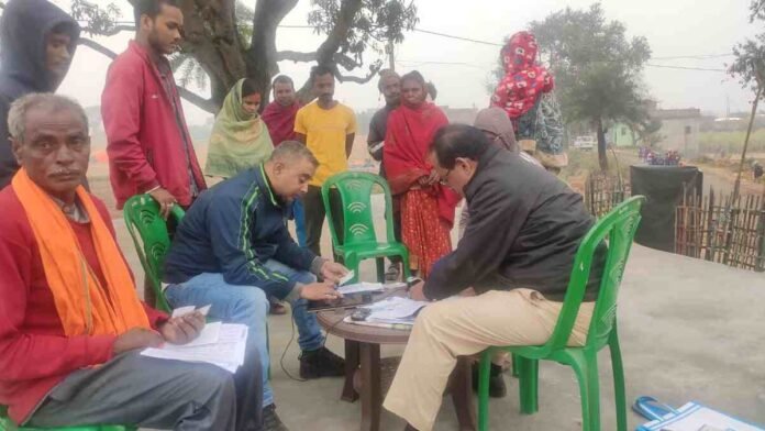 Canara Bank reached Khairatari village and opened accounts of dozens of villagers and provided information on banking