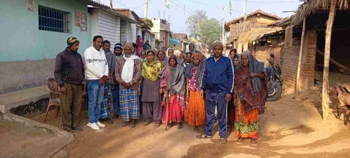 Barhi News: Mo Qayum and Panchayat Samiti distributed blankets among the needy