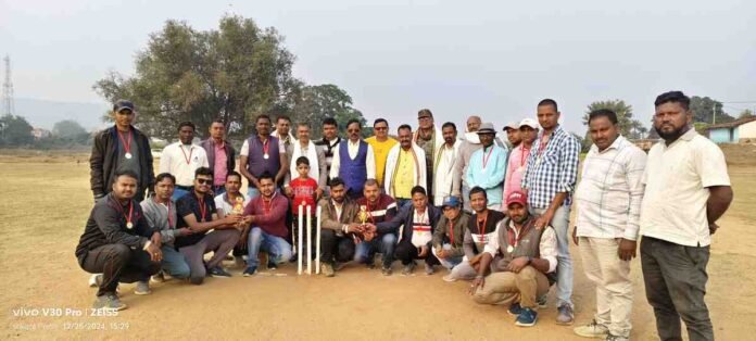 Chatra News: Goodwill match held between Block Administration and Press Club Pathalgarh