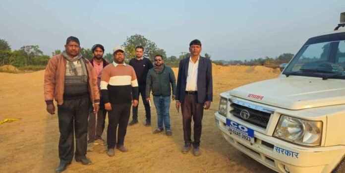 CO inspected three sand dumping yards in Barkagaon and found them suspicious