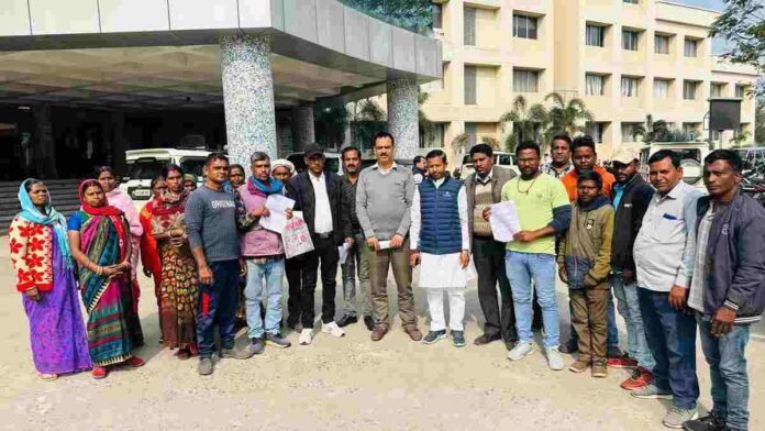 Nirmal Mahato Park operator should deposit workers' EPF or else the park will be locked: National Labor Congress