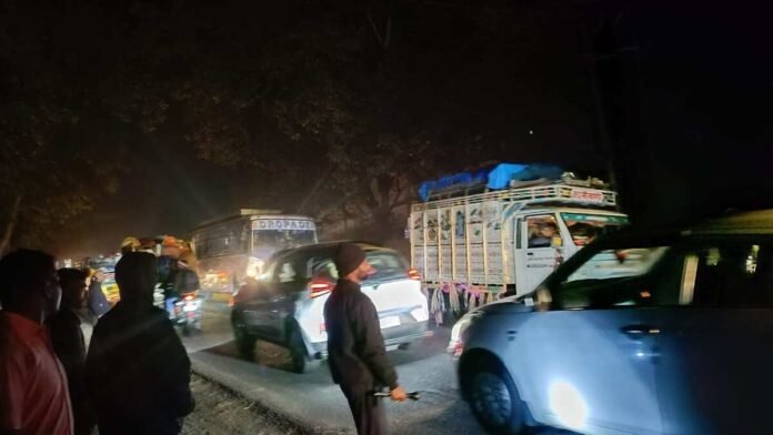 TatiJhariya News: Old man died in a road accident, people blocked the road