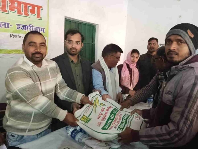 Barhi News : Free seeds were distributed among the farmers