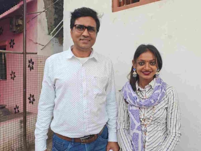 Director Sanoj Mishra went to the village of Monalisa, the girl who went viral in Maha Kumbh, and signed her for his film 'Diary of Manipur'