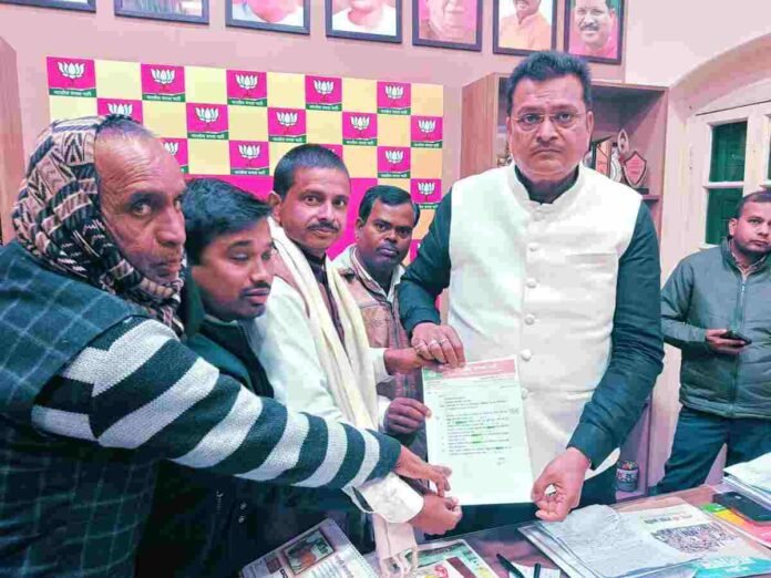 Bishnugarh News: A delegation met MP Manish Jaiswal regarding the problems of displaced people including roads