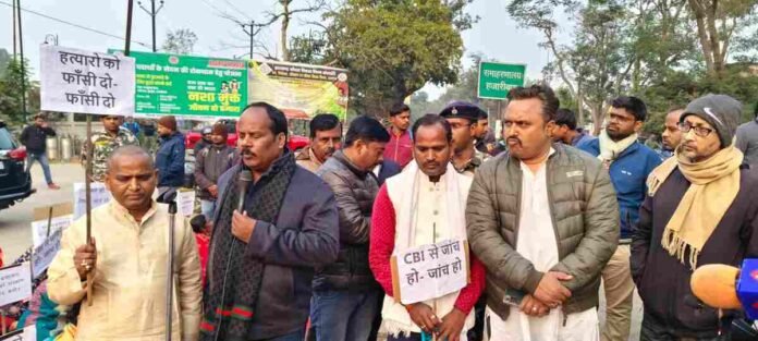 Hazaribagh News: One day sit-in protest against the arrest of former SDO Ashok Kumar