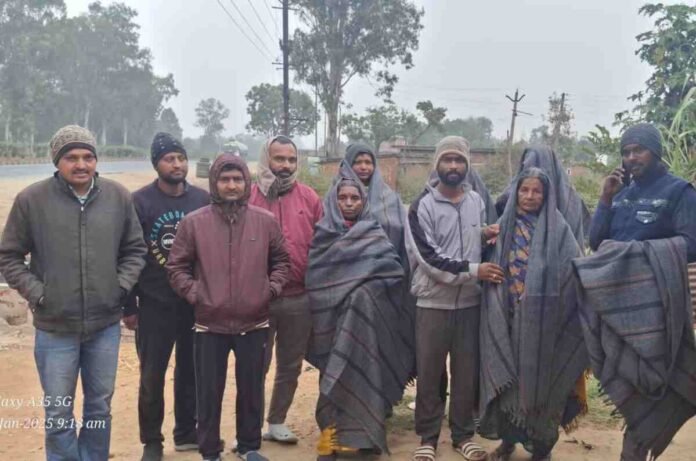 Barhi News: Deputy chief distributed blankets