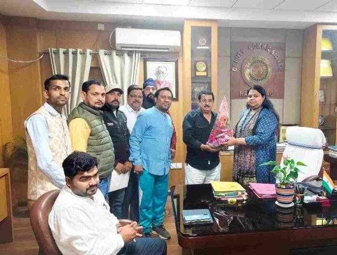 Hazaribagh Youth Wing organized a grand blood donation camp, invitation given to the administrative officer of the district