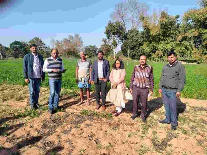 TatiJhariya News: Officials visited Agri Smart Village Khaira, gave tips for advanced farming