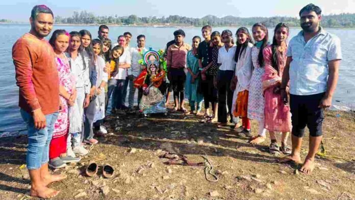 Barhi News: Vector's students bid farewell to their mother with moist eyes