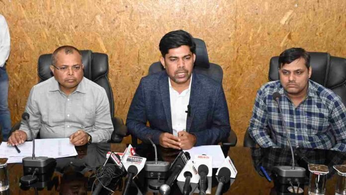 Chatra News: Distribution of acceptance letters for compensation among the dependents of a total of 114 people who died in various incidents under natural disaster management.