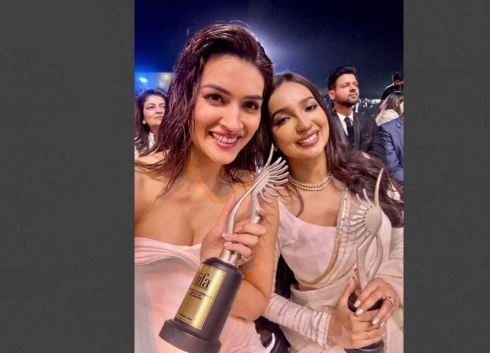 Kanika Dhillon, Kriti Sanon, Do Patti, IIFA 2024, Best Original Story, Best Actress, Hindi Original Film, Indian Cinema, Bollywood, Movie Awards, Kanika Dhillon IIFA Award, Kriti Sanon IIFA Award, Do Patti Award Winning Film, Do Patti Best Story, Do Patti Best Actress, IIFA Jaipur, 25th IIFA Awards, Kanika Dhillon Writer, Kanika Dhillon Producer, Kanika Dhillon Kathha Pictures, Gandhari Movie, Taapsee Pannu Gandhari, Devashish Makhija Gandhari, Kanika Dhillon Manmarziyaan, Kanika Dhillon Kedarnath, Kanika Dhillon Haseen Dillruba, Do Patti Most Viewed, Do Patti Global Appreciation, Do Patti 2024, Do Patti Netflix, Kanika Dhillon interview, Kriti Sanon award speech, Do Patti review, Gandhari movie release date, IIFA awards winners list,Live Palamu, Live Palamu News,