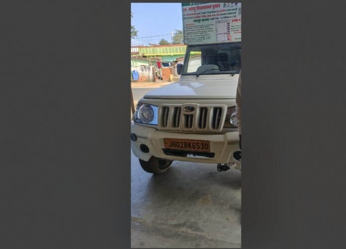 Bishnugarh News: Pickup van parked in front of shop stolen