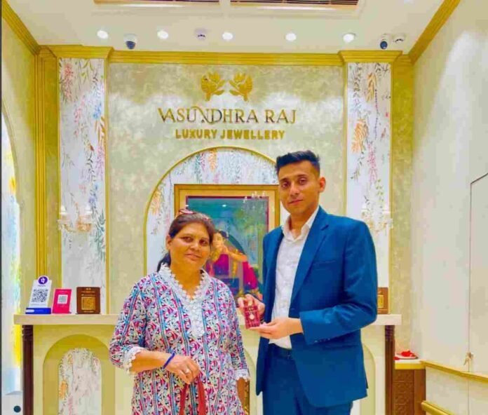 Omaxe Chowk, Akshaya Tritiya Diamond Festival, Chandni Chowk shopping, Delhi-NCR shopping, Diamond pendants, Gold coins, Gift vouchers, Jewellery brands Delhi, Tanishq, Kalyan Jewellers, Malabar Gold & Diamonds, CaratLane, Senco Gold & Diamonds, Festive shopping Delhi, Shopping festival success, Increased footfall, Spike in consumption, Retail experience, Customer delight, Assured gifting, Omaxe Group, Dawatpur food court, Top shoppers rewarded,