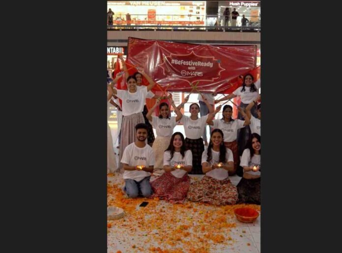 MARS Cosmetics, flash mob, surprise event, shopping mall activation, viral marketing, beauty brand, festive cheer